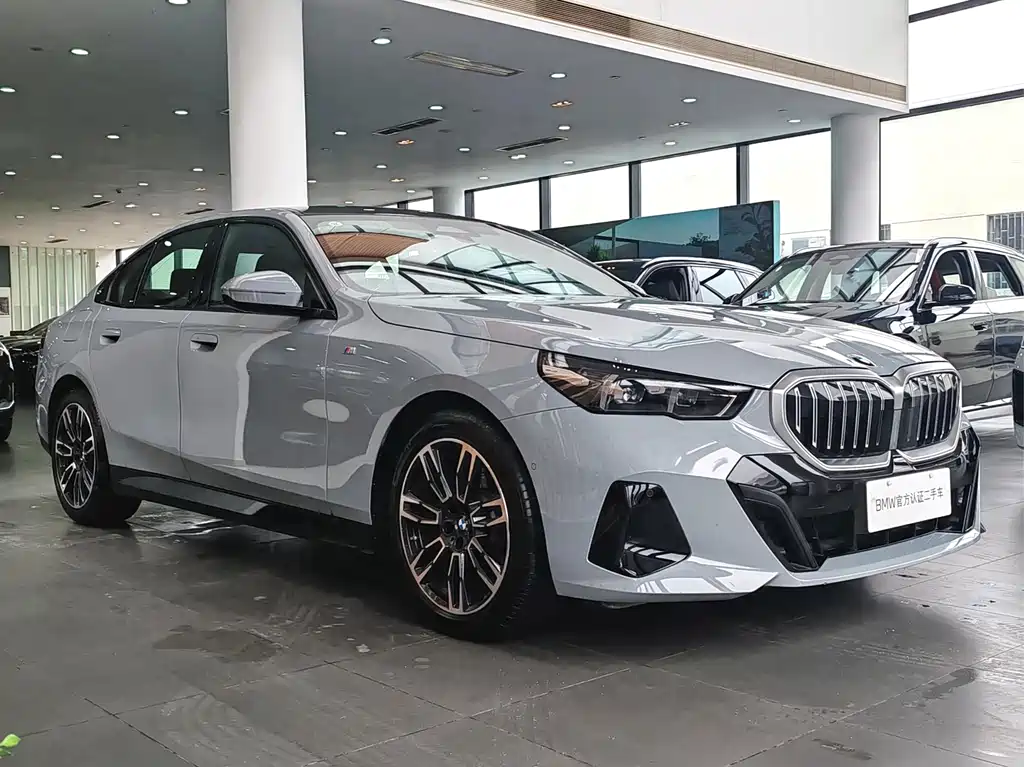 BMW BMW 5 Series Import 2024 525i M Sport Package 2025 - thumbnail 3