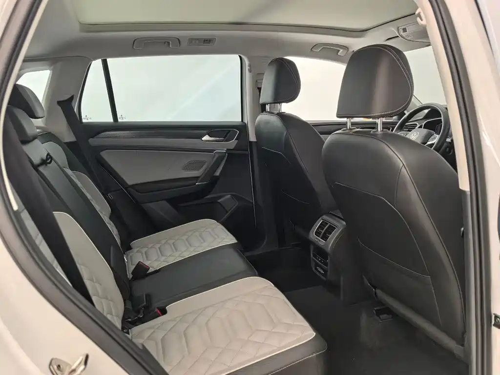 Volkswagen Tayron 2023 330TSI 2WD Luxury Plus Advanced Edition 2023 - thumbnail 9