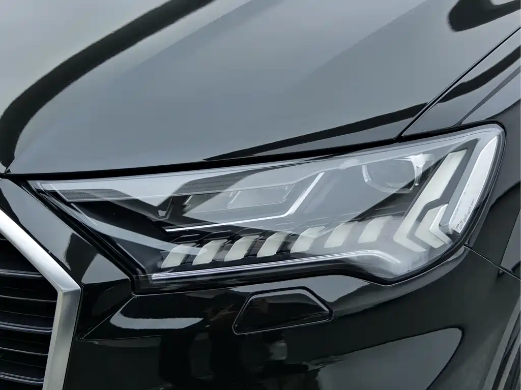 Audi Audi Q7 2022 55 TFSI quattro S line Sport Package 2022 - thumbnail 6