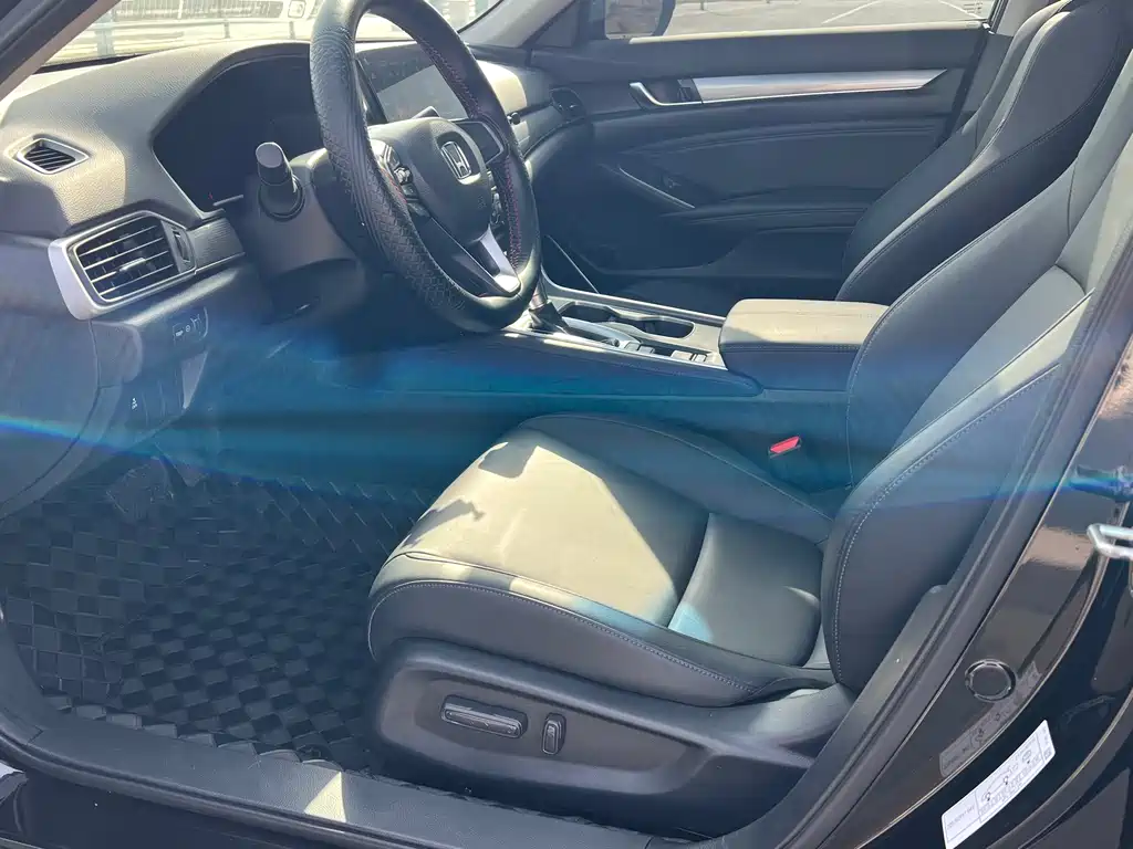 Honda Honda Accord 2022 260TURBO Luxury Edition 2023 - thumbnail 4
