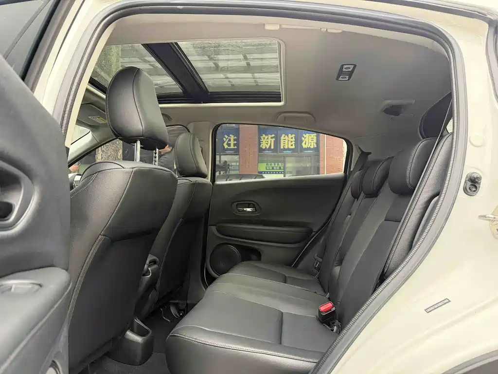 Honda Honda Vezel 2020 1.5L CVT Pioneer Edition 2022 - thumbnail 9