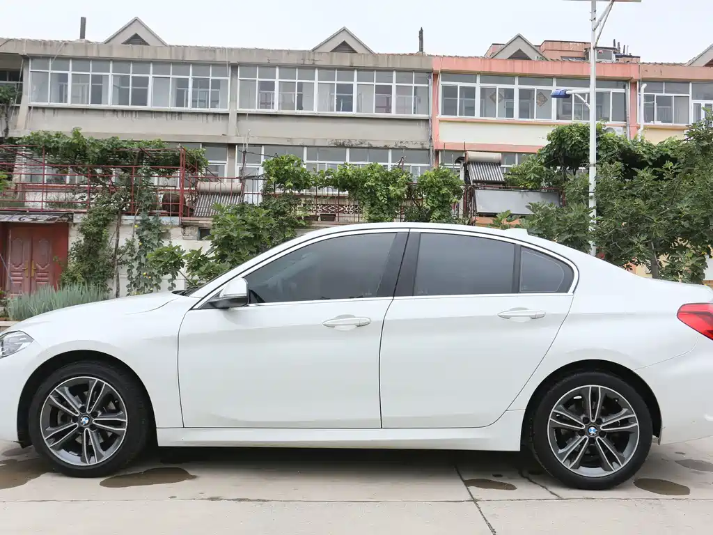 BMW BMW 1 Series 2021 120i M Sport 2021 - thumbnail 14