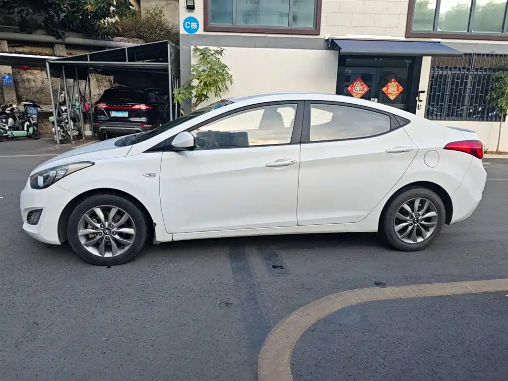 Hyundai Elantra 2015 1.6L Automatic Fashion Edition 2014 - thumbnail 3