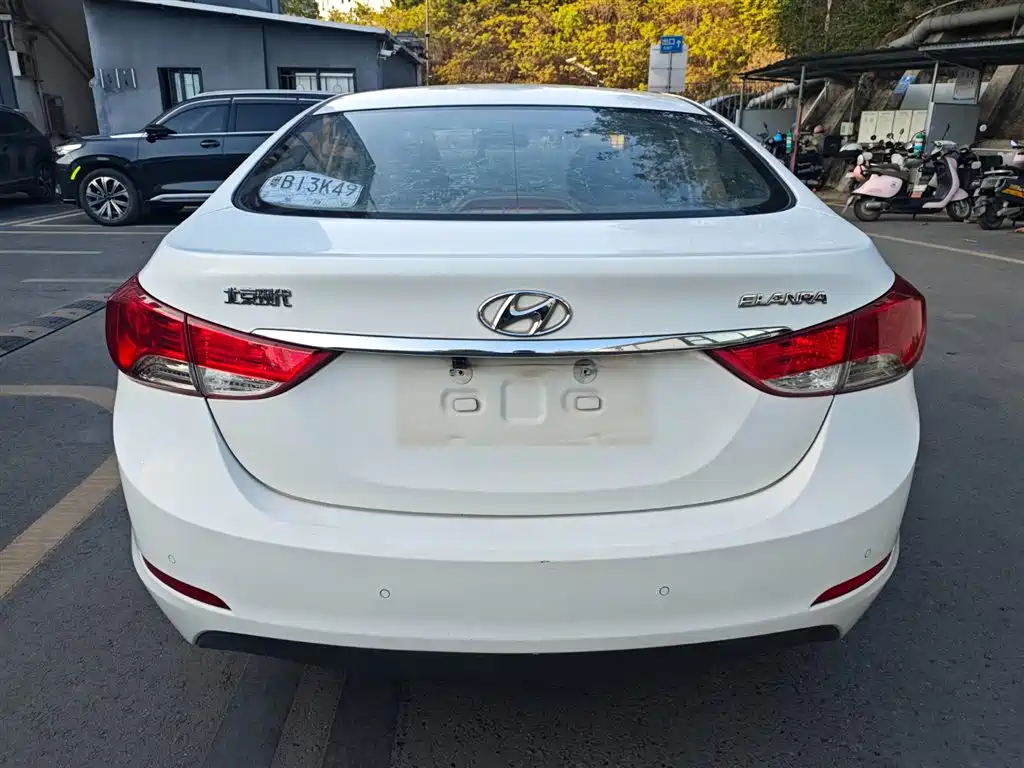 Hyundai Elantra 2015 1.6L Automatic Fashion Edition 2014 - thumbnail 4