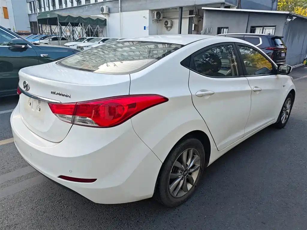 Hyundai Elantra 2015 1.6L Automatic Fashion Edition 2014 - thumbnail 5