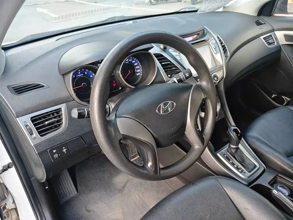 Hyundai Elantra 2015 1.6L Automatic Fashion Edition 2014 - thumbnail 7
