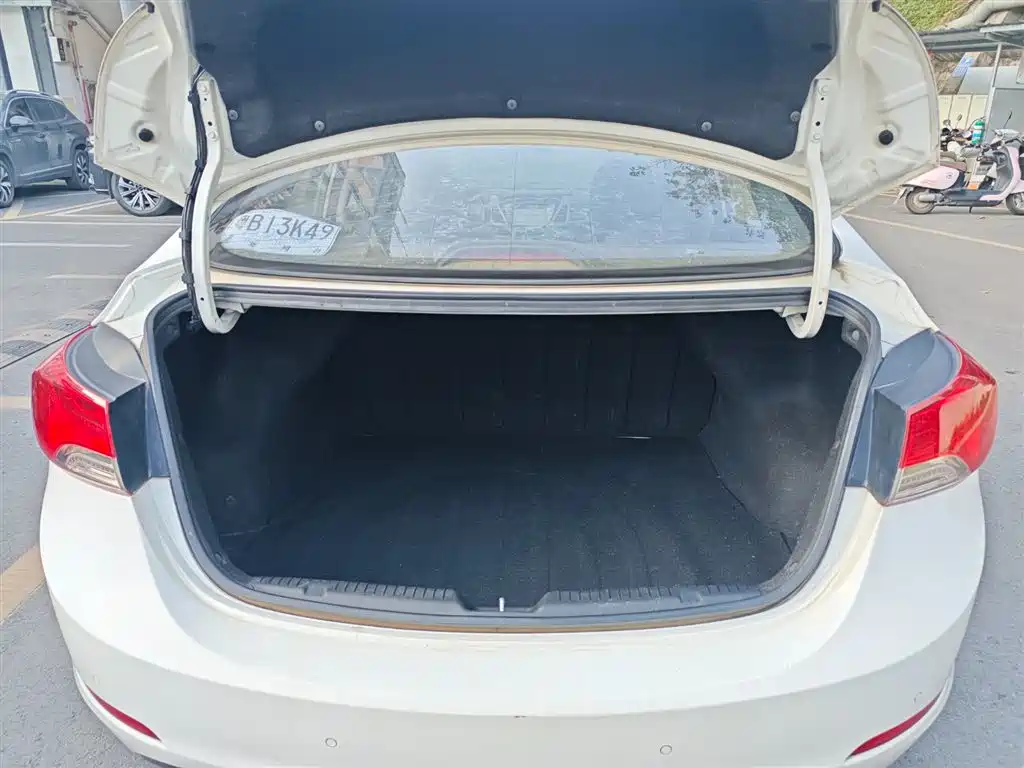 Hyundai Elantra 2015 1.6L Automatic Fashion Edition 2014 - thumbnail 15