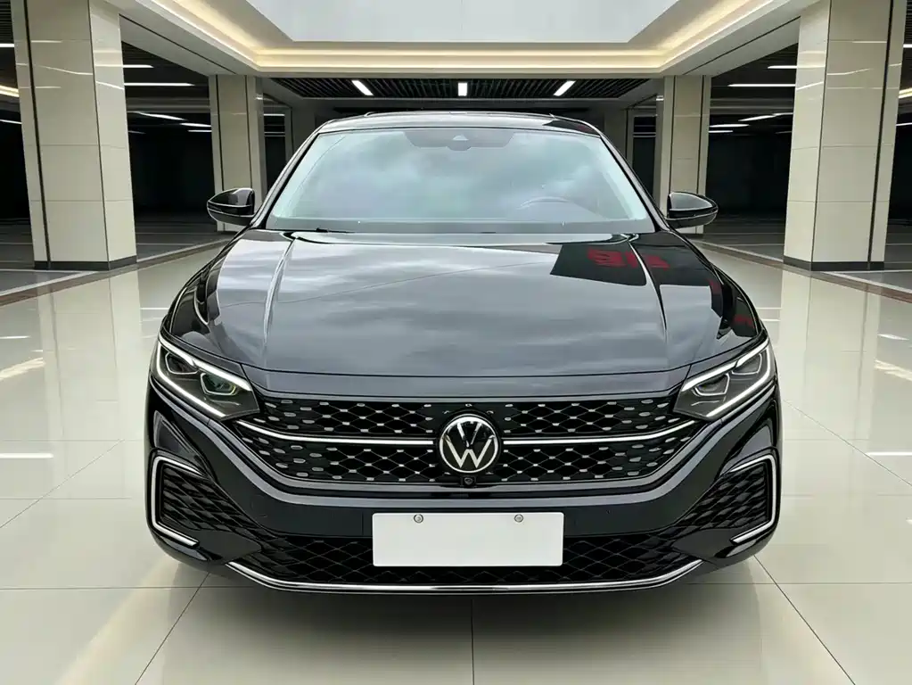 Volkswagen Volkswagen Passat 2022 330TSI Luxury Starry Sky Edition 2022 - thumbnail 2