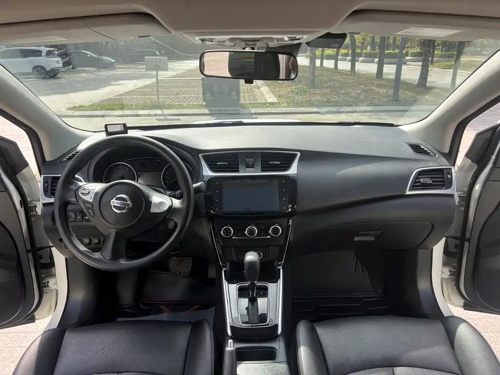 Nissan Nissan Sylphy 2021 Classic 1.6XL CVT Luxury Edition 2021 - thumbnail 4