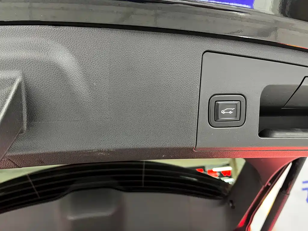 Cadillac Cadillac XT4 2020 Facelift 28T FWD Technology Edition 2021 - thumbnail 8
