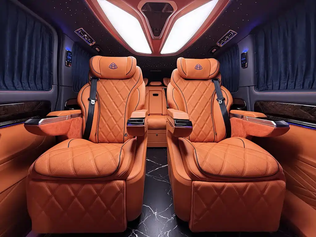 Mercedes-Benz Vito 2024 2.0T Elite 7-seater 2026 - thumbnail 3