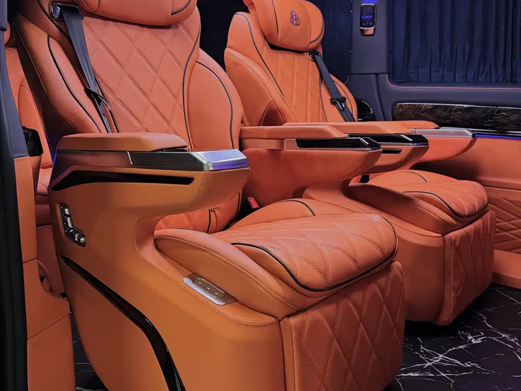 Mercedes-Benz Vito 2024 2.0T Elite 7-seater 2026 - thumbnail 4