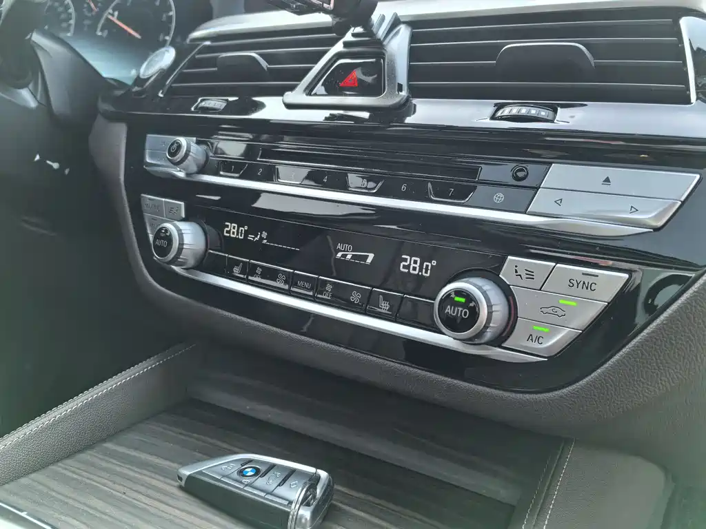 BMW BMW 5 Series 2019 530Li Leading Model Luxury Package 2019 - thumbnail 6