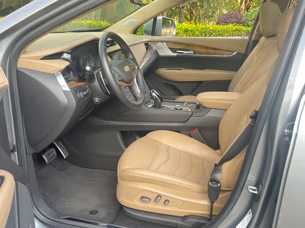 Cadillac Cadillac XT5 2022 2.0T AWD Platinum Edition 2025 - thumbnail 4