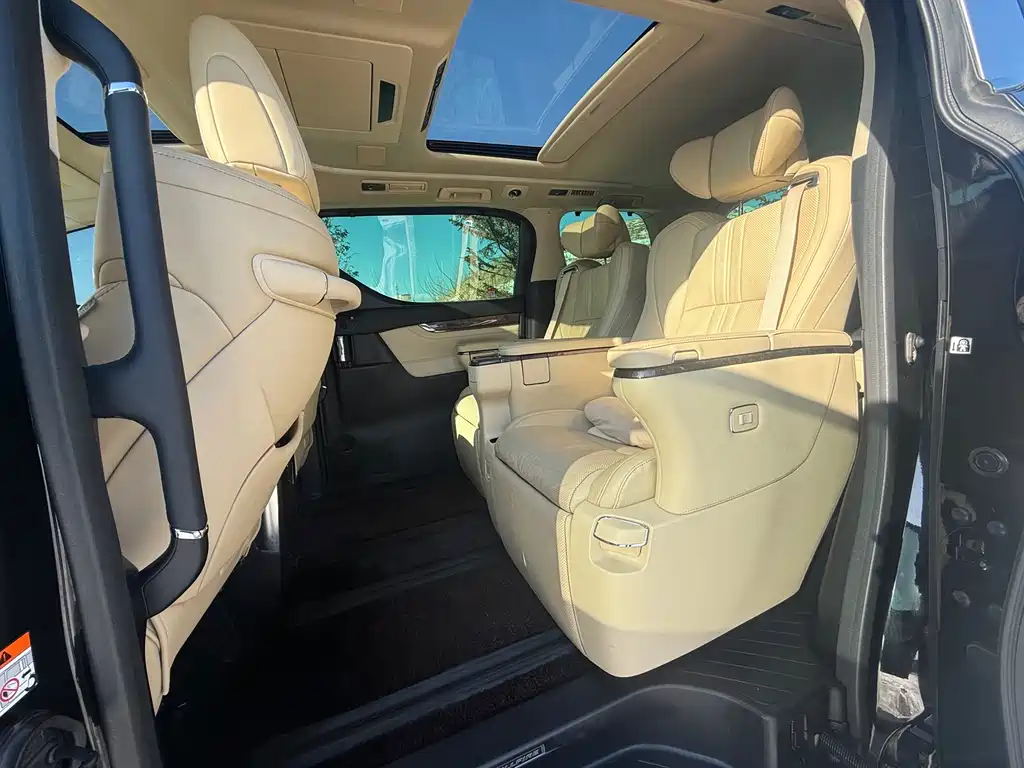Toyota Alphard 2023 Crown Hybrid 2.5L HV Royal Edition 2023 - thumbnail 5