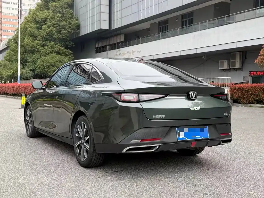 Changan Yida 2023 Blue Whale NE 1.5T GDI DCT Comfort Edition 2023 - thumbnail 3