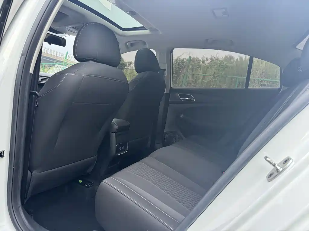 Roewe Roewe i5 2020 1.5L Automatic 4G Connected Luxury Edition 2020 - thumbnail 11