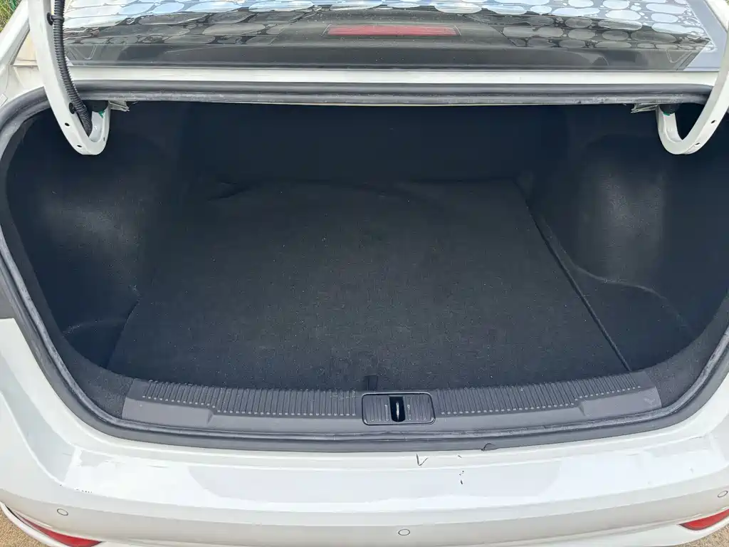 Roewe Roewe i5 2020 1.5L Automatic 4G Connected Luxury Edition 2020 - thumbnail 13