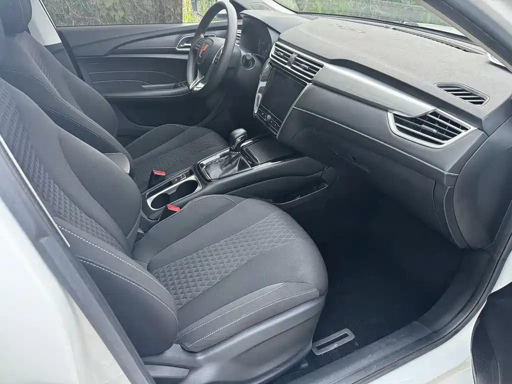 Roewe Roewe i5 2020 1.5L Automatic 4G Connected Luxury Edition 2020 - thumbnail 14
