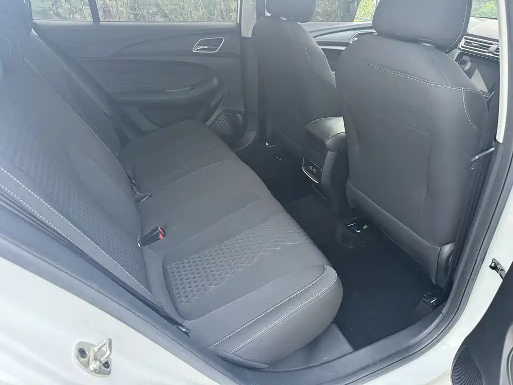 Roewe Roewe i5 2020 1.5L Automatic 4G Connected Luxury Edition 2020 - thumbnail 15
