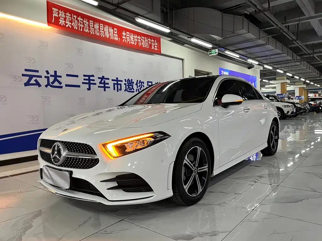 Mercedes-Benz Mercedes-Benz A-Class 2022 Facelift A 200 L Sport Sedan Dynamic Model 2023 - thumbnail 2