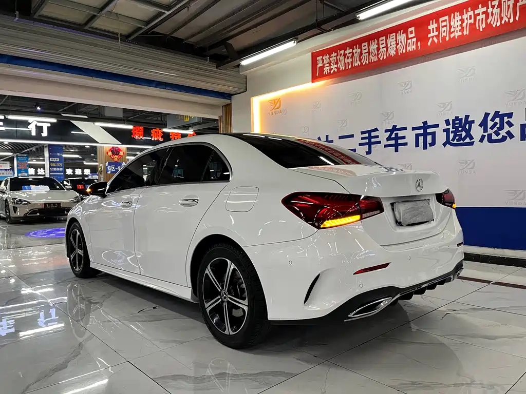 Mercedes-Benz Mercedes-Benz A-Class 2022 Facelift A 200 L Sport Sedan Dynamic Model 2023 - thumbnail 3
