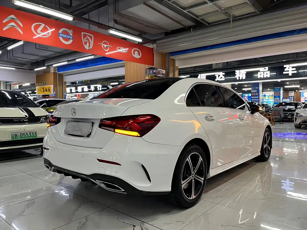 Mercedes-Benz Mercedes-Benz A-Class 2022 Facelift A 200 L Sport Sedan Dynamic Model 2023 - thumbnail 5