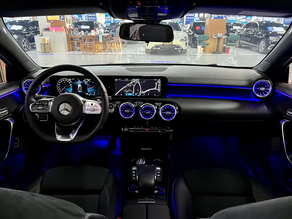 Mercedes-Benz Mercedes-Benz A-Class 2022 Facelift A 200 L Sport Sedan Dynamic Model 2023 - thumbnail 11