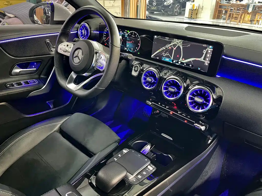 Mercedes-Benz Mercedes-Benz A-Class 2022 Facelift A 200 L Sport Sedan Dynamic Model 2023 - thumbnail 14