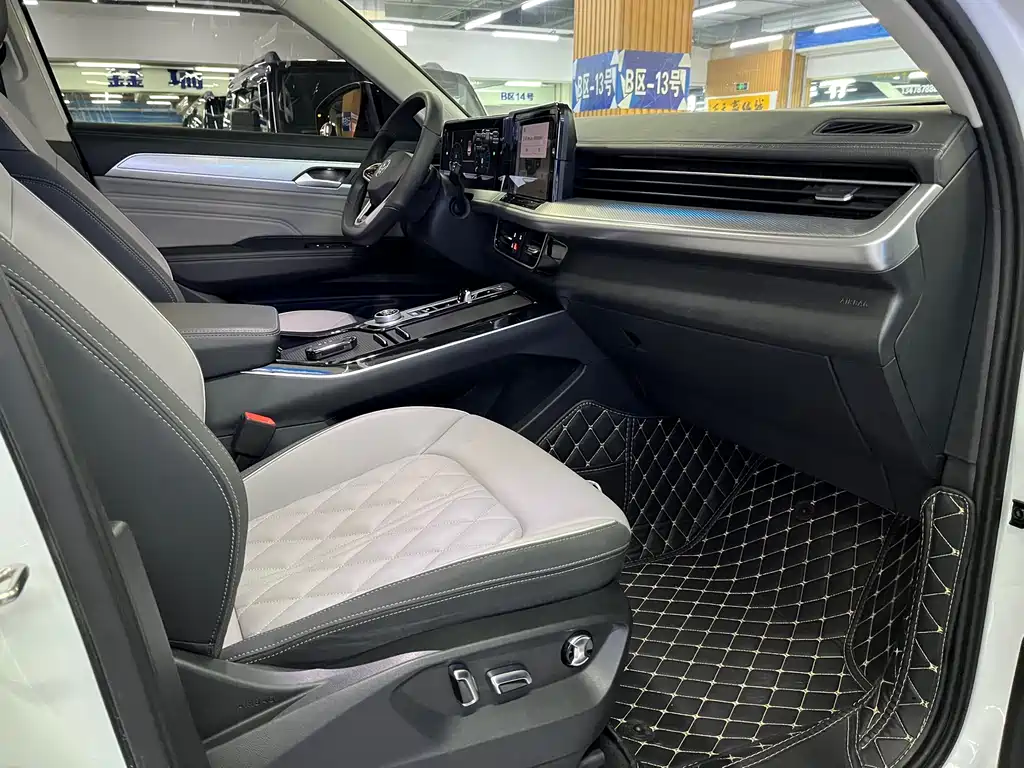 Volkswagen Lantu 2023 380TSI AWD R-Line Touring Edition 2023 - thumbnail 15