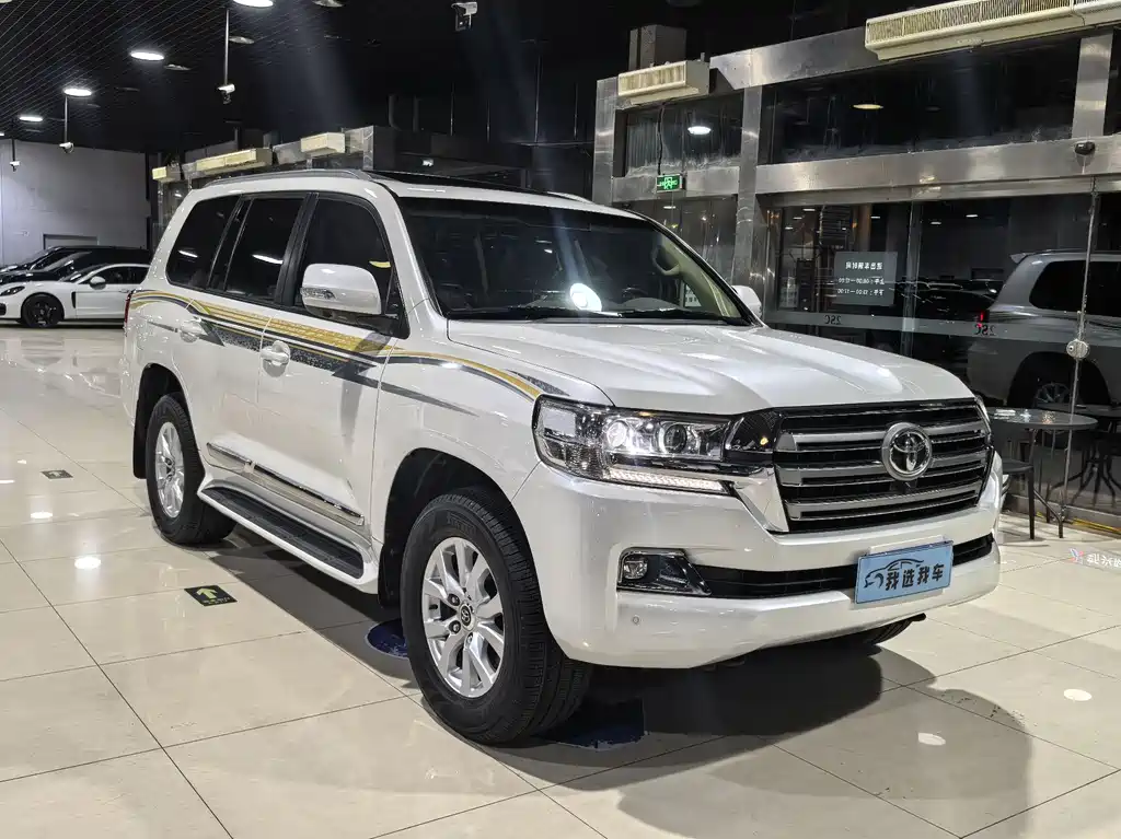 Toyota Land Cruiser (Imported) 2016 Model 4.0L Middle East Version 2017 - thumbnail 3