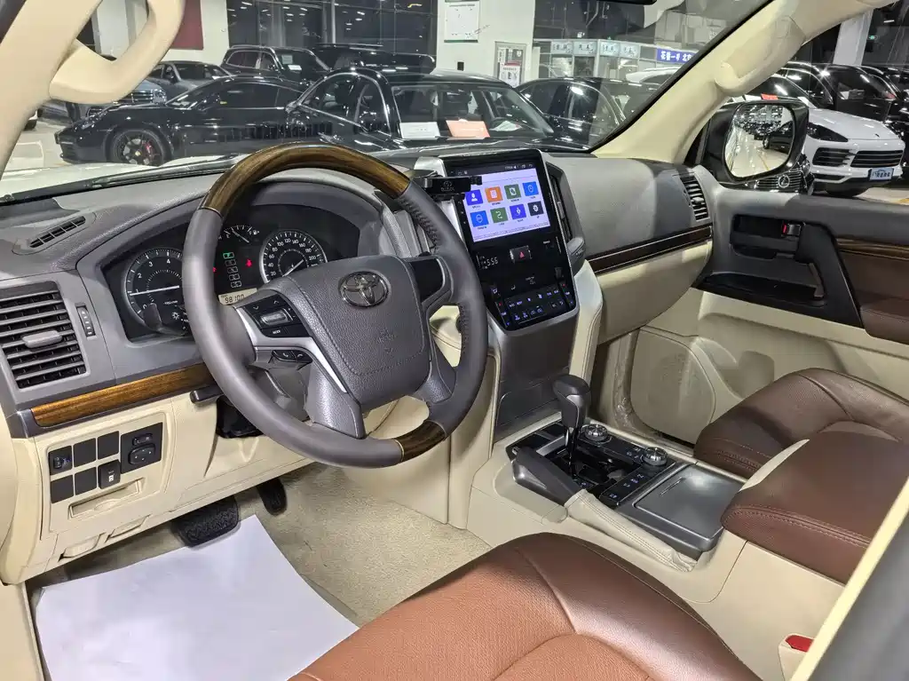 Toyota Land Cruiser (Imported) 2016 Model 4.0L Middle East Version 2017 - thumbnail 5