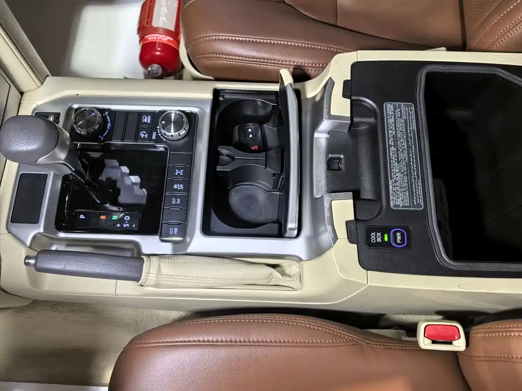 Toyota Land Cruiser (Imported) 2016 Model 4.0L Middle East Version 2017 - thumbnail 6