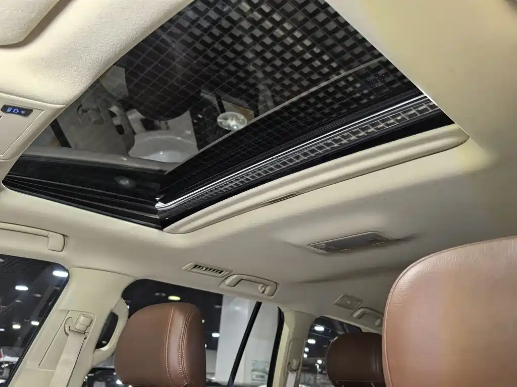 Toyota Land Cruiser (Imported) 2016 Model 4.0L Middle East Version 2017 - thumbnail 9