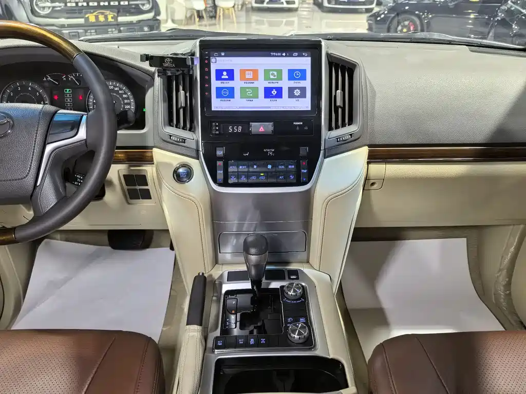 Toyota Land Cruiser (Imported) 2016 Model 4.0L Middle East Version 2017 - thumbnail 10