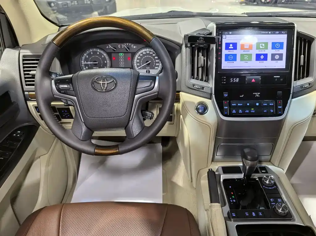 Toyota Land Cruiser (Imported) 2016 Model 4.0L Middle East Version 2017 - thumbnail 11