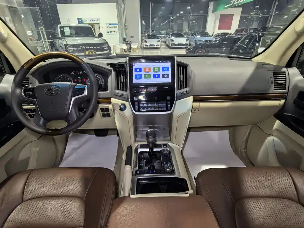 Toyota Land Cruiser (Imported) 2016 Model 4.0L Middle East Version 2017 - thumbnail 12