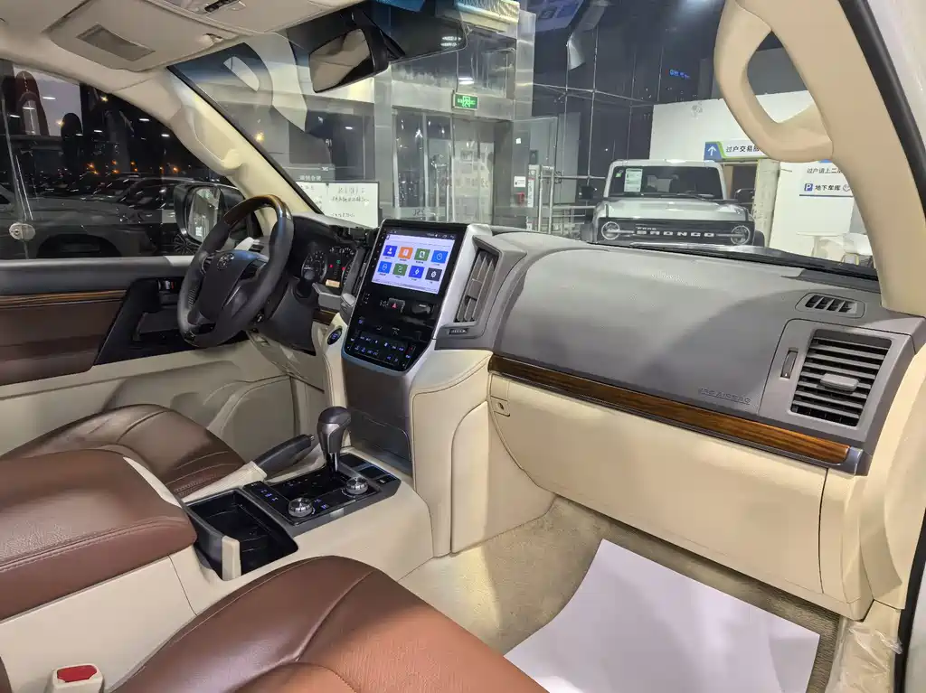 Toyota Land Cruiser (Imported) 2016 Model 4.0L Middle East Version 2017 - thumbnail 15