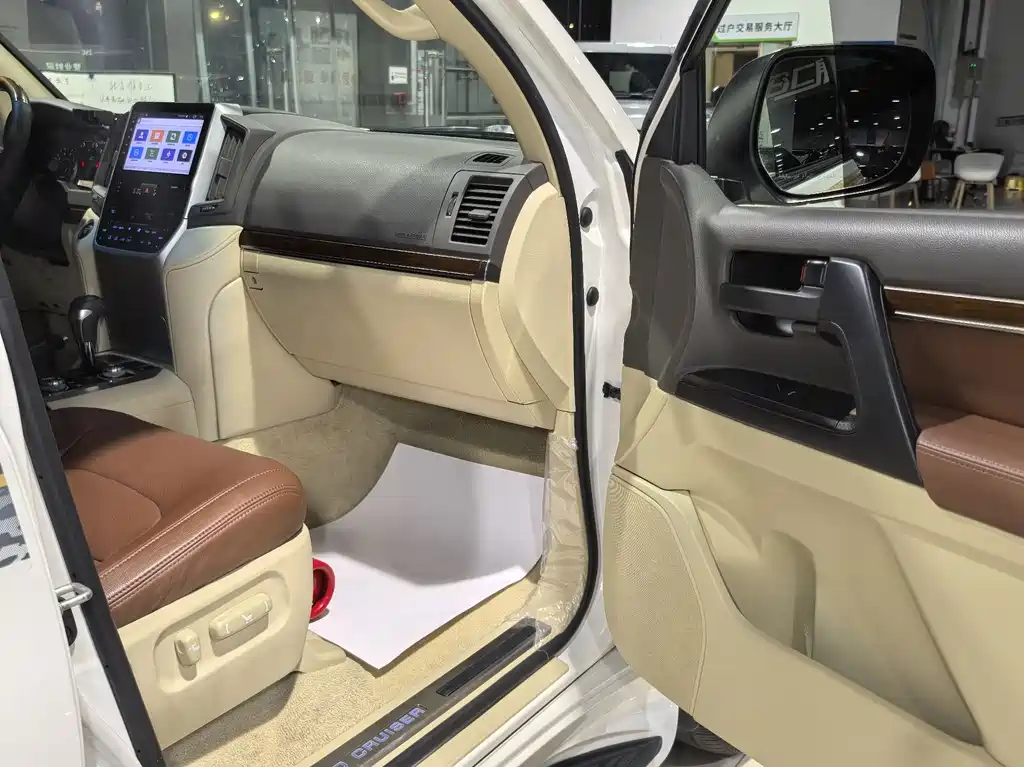Toyota Land Cruiser (Imported) 2016 Model 4.0L Middle East Version 2017 - thumbnail 16