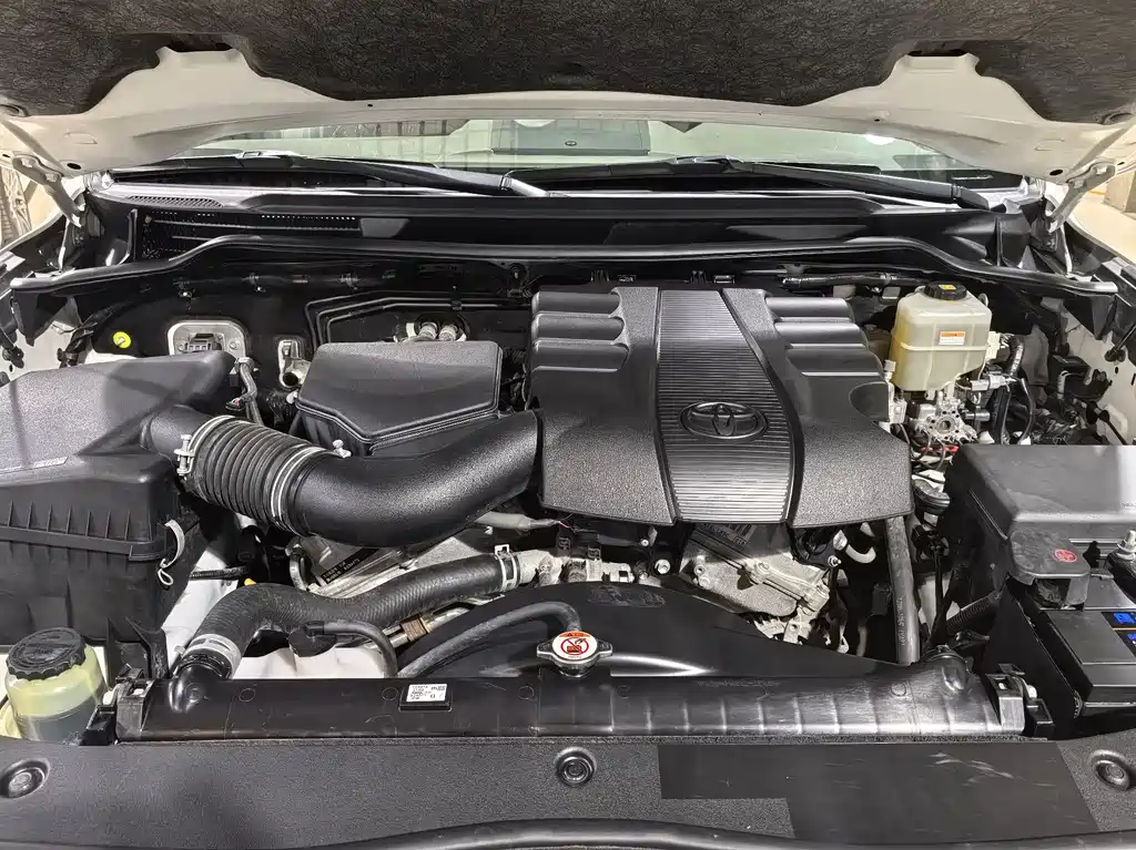 Toyota Land Cruiser (Imported) 2016 Model 4.0L Middle East Version 2017 - thumbnail 18