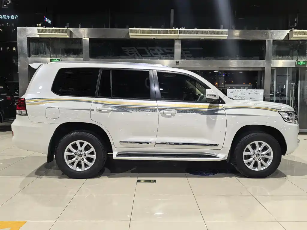 Toyota Land Cruiser (Imported) 2016 Model 4.0L Middle East Version 2017 - thumbnail 19