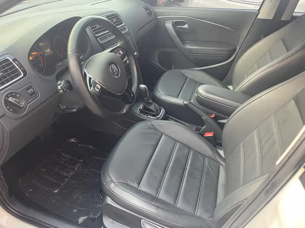 Volkswagen Volkswagen Polo 2014 1.4L Automatic Luxury Edition 2014 - thumbnail 4