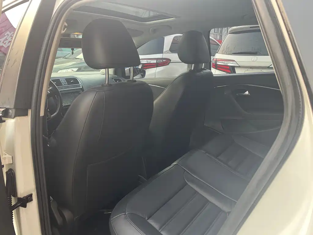 Volkswagen Volkswagen Polo 2014 1.4L Automatic Luxury Edition 2014 - thumbnail 7