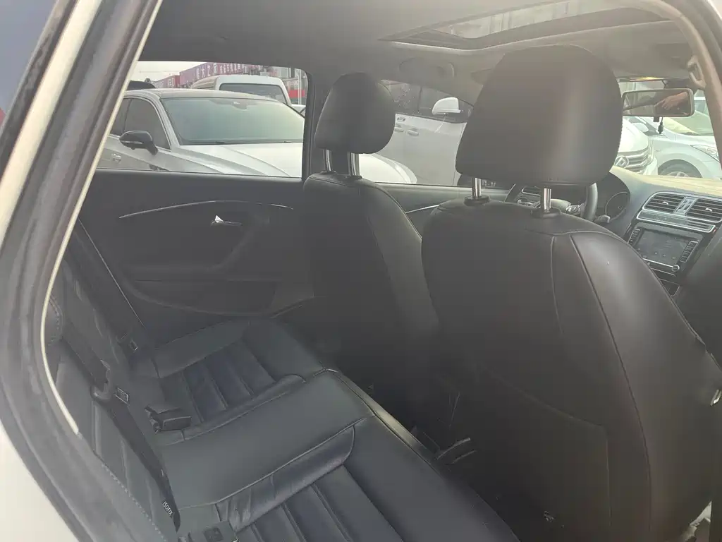 Volkswagen Volkswagen Polo 2014 1.4L Automatic Luxury Edition 2014 - thumbnail 10