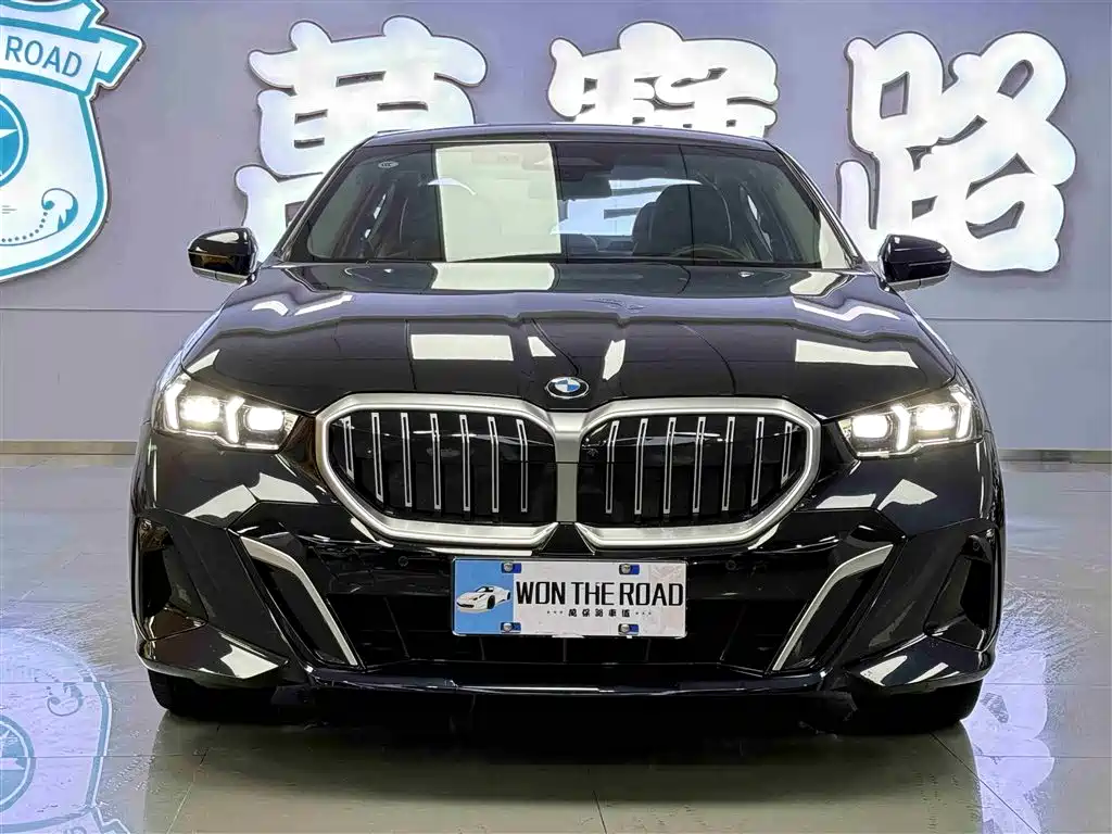 BMW BMW 5 Series 2025 530Li Luxury M Sport Package 2025 - thumbnail 2