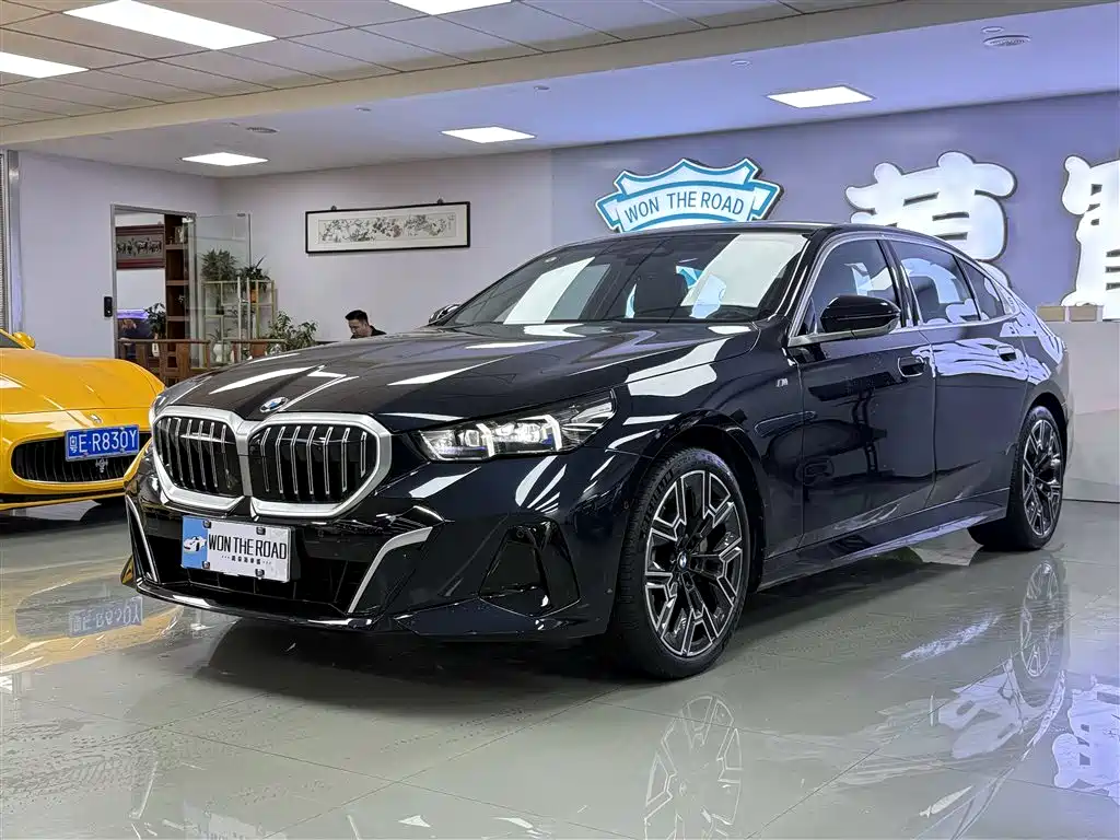 BMW BMW 5 Series 2025 530Li Luxury M Sport Package 2025 - thumbnail 3