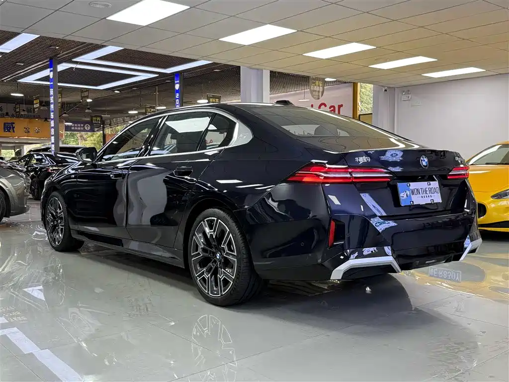 BMW BMW 5 Series 2025 530Li Luxury M Sport Package 2025 - thumbnail 4