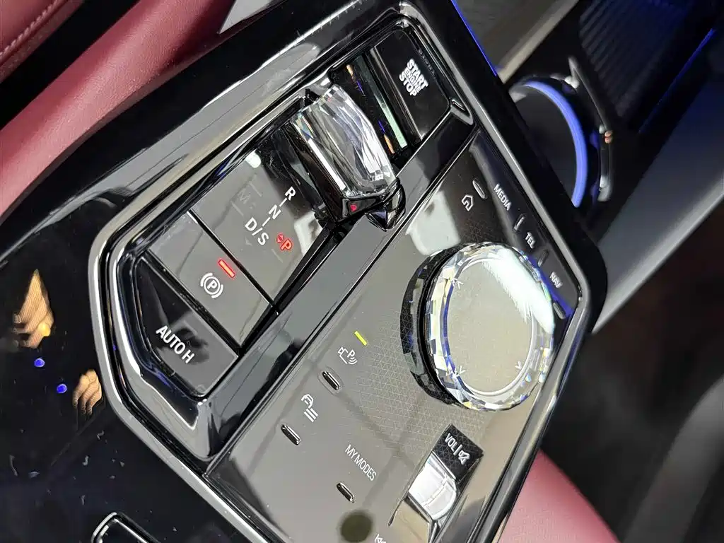 BMW BMW 5 Series 2025 530Li Luxury M Sport Package 2025 - thumbnail 15