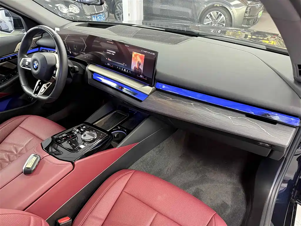 BMW BMW 5 Series 2025 530Li Luxury M Sport Package 2025 - thumbnail 16