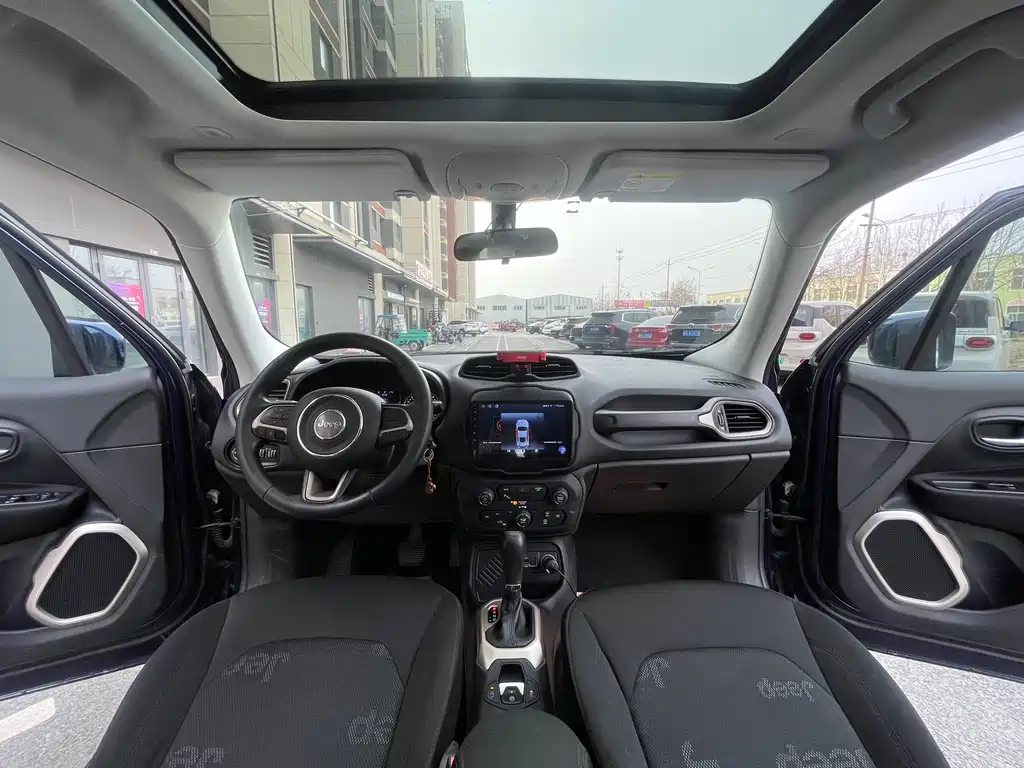 Jeep Jeep Cherokee 2018 Model Internet Big Screen Edition 180T Automatic High Performance Version 2018 - thumbnail 9